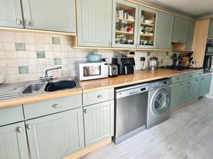 Pyfleet Close - click for photo gallery